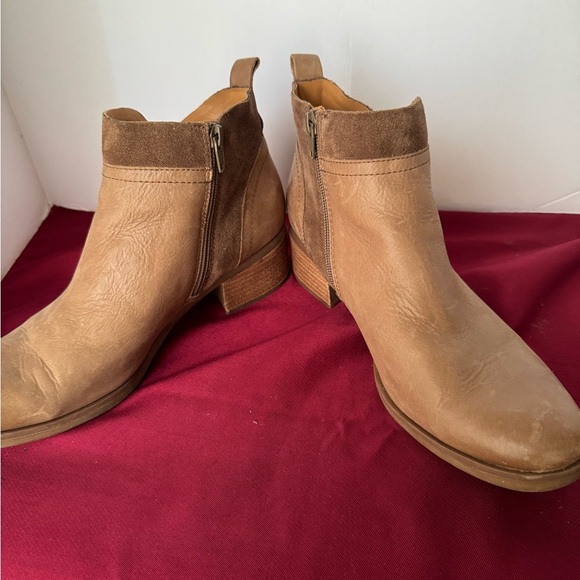 Kork Ease Boots Womens  9.5 Ankle Booties Brown Leather Block Heels Side Zip - Picture 6 of 16